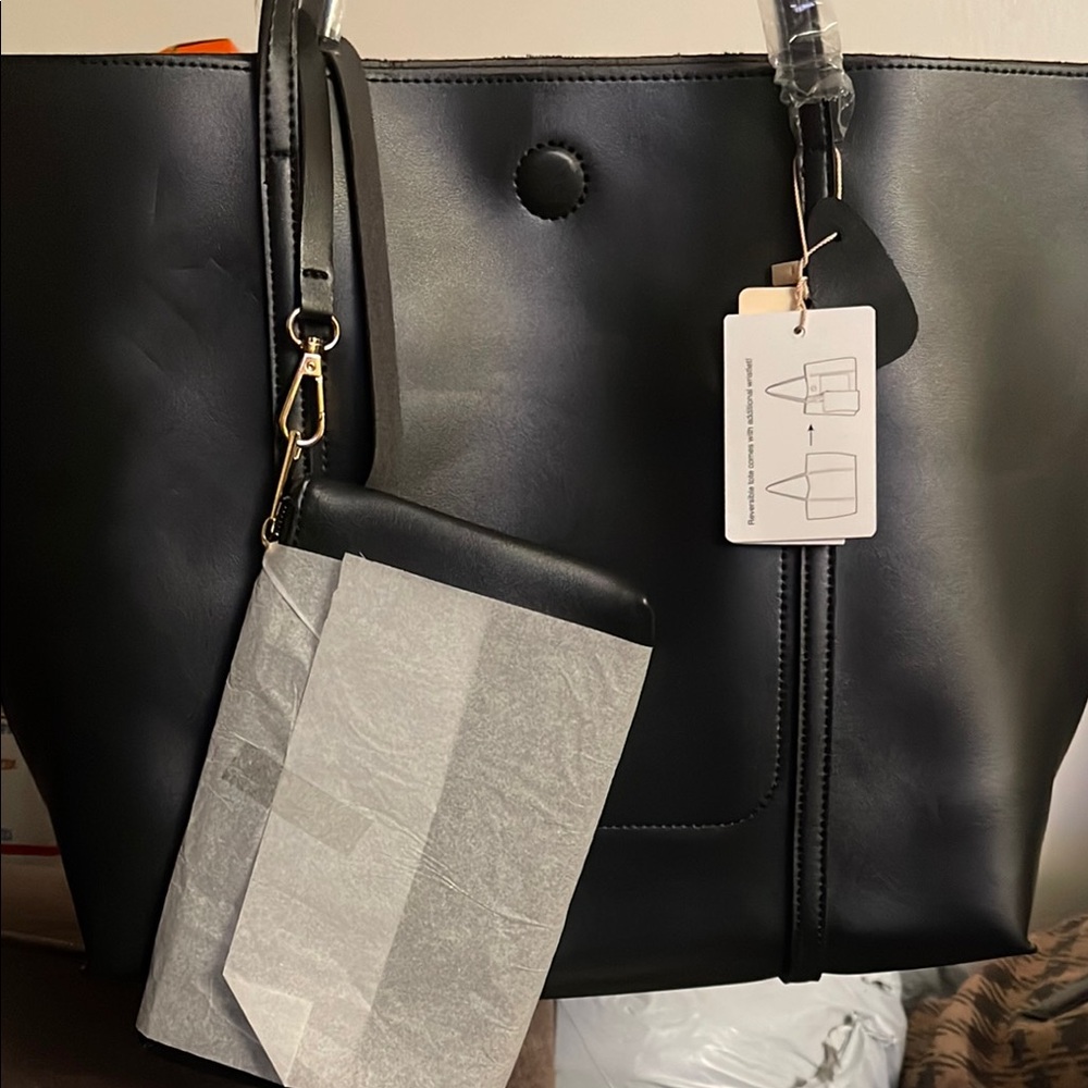 Mellow World Sadie Reversible Black Tote Bag with Structured Design - Picture 5 of 11